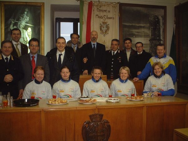 Scandinavian team training sessions in Foresta Umbra. In particular, the welcoming of the Swedish National Team by the city board of MonteSant'Angelo in 2004